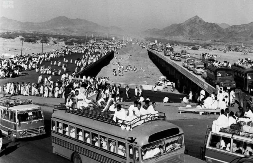 اهتمام وتطوير.. كيف اعتنى الملك عبد العزيز بخدمة الحجيج؟