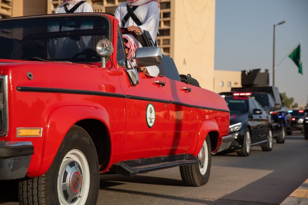 احتفالًا باليوم الوطني.. الحرس الملكي ينظم مسيرة استعراضية في الرياض وجدة