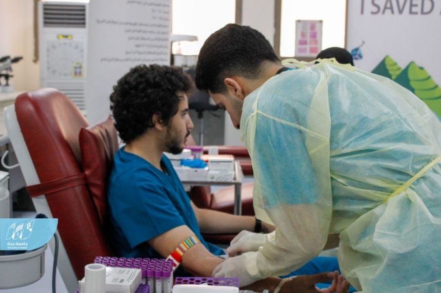 جامعة جدة تحتفي باليوم الوطني 94 بمبادرة ”خفف دمك“ للتبرع بالدم