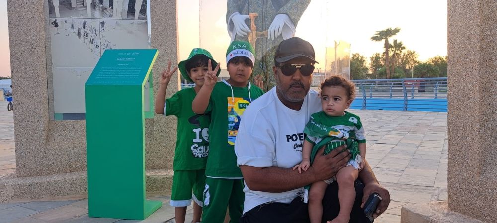 صور.. "أزياء ولباس المناطق" تجذب الزوار في يوم الوطن بالأحساء