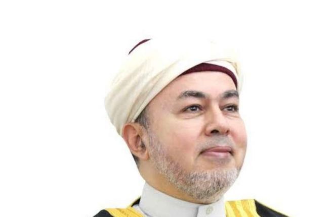 "شيطان مسح مخ زوجتي حتى هدمت بيتنا".. أول تعليق من والد الفتاة المصرية التي تحرش بها داعية "صوفي"