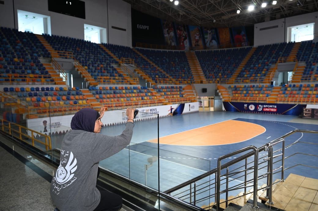 الانتهاء من تجهيزات صالة مونديال الأندية لكرة اليد بالعاصمة الإدارية.. صور