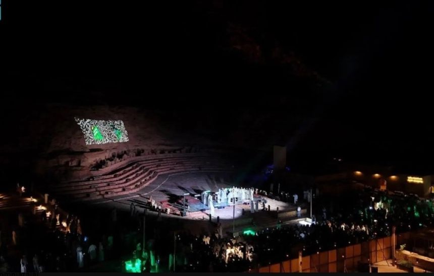 أهالي العُلا يحتفلون باليوم الوطني الـ94