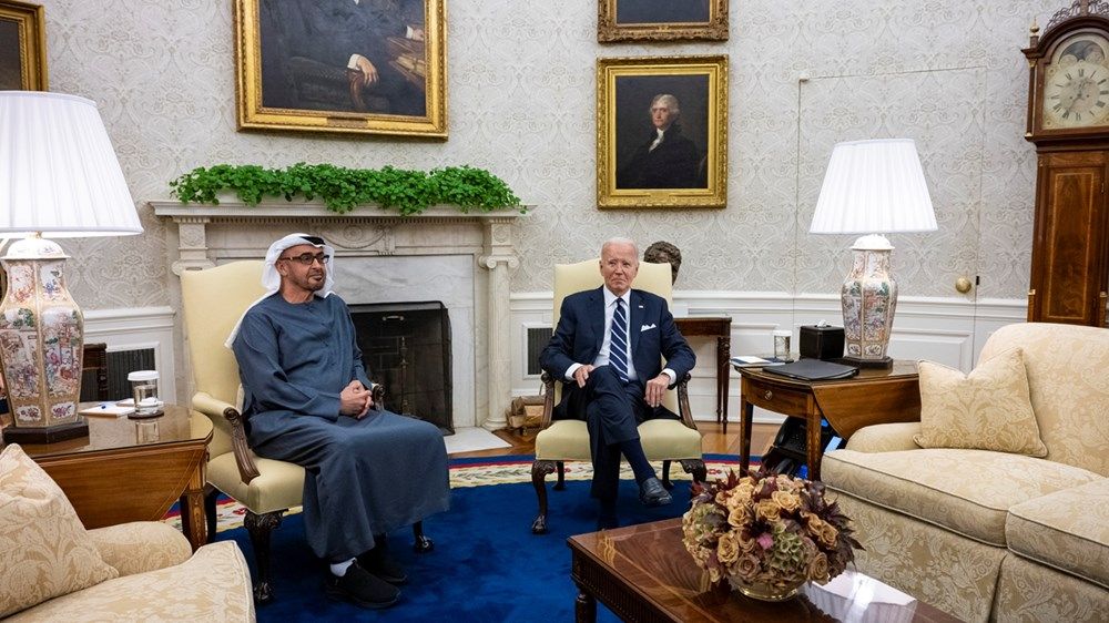 رئيس الدولة والرئيس الأميركي يبحثان العلاقات الاستراتيجية بين البلدين والتطورات الإقليمية والعالمية