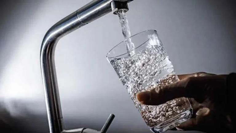 مدير الجودة بشركة مياه الشرب: أقسم بالله أنا وأسرتي بنشرب من الحنفية ومركبتش فلتر