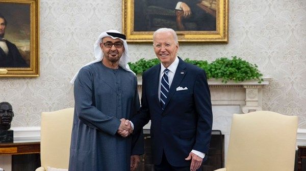 قرقاش: محادثات مثمرة أجراها رئيس الدولة مع بايدن ونائبته لتعزيز الشراكة الاستراتيجية