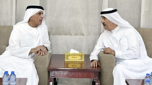 حاكم أم القيوين يتقبل تعازي حاكم رأس الخيمة في وفاة الشيخ عبدالله بن أحمد المعلا
