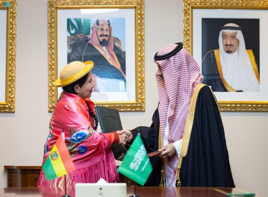 وزير الخارجية يوقع مذكرة تفاهم مع نظيرته البوليفية