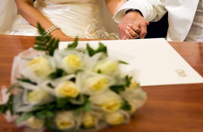 مصري يخدع زوجته الليبية بهوية مزورة .. التفاصيل