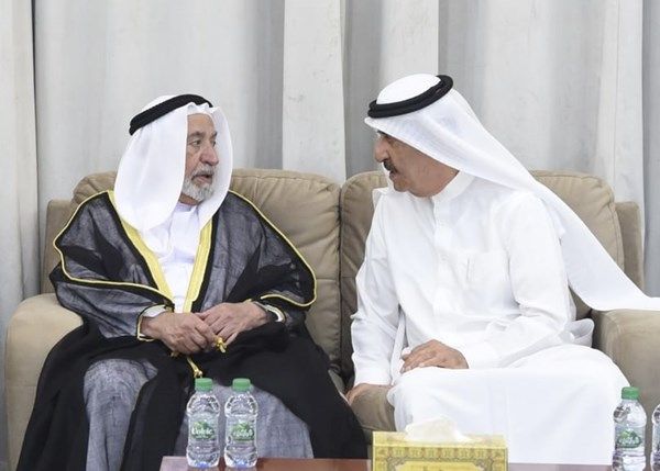 حاكم الشارقة يعزي حاكم أم القيوين في وفاة الشيخ عبدالله بن أحمد المعلا