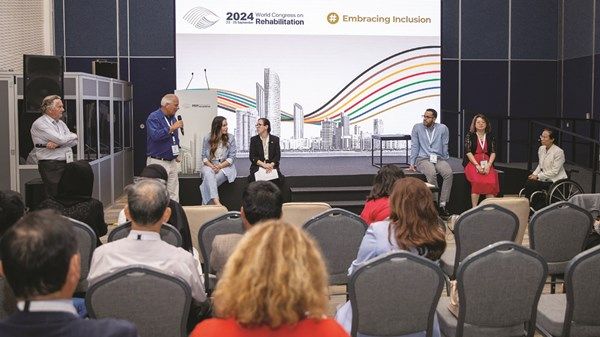 «العالمي للتأهيل» يناقش أهمية التمكين والضمان الاجتماعي