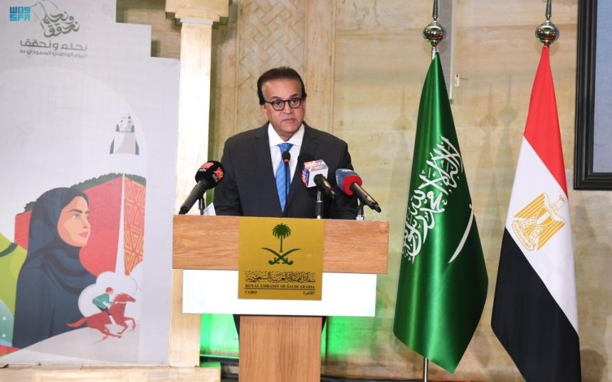 إضاءة البرج الأيقوني بعلم المملكة.. السفارة لدى مصر تحتفل باليوم الوطني