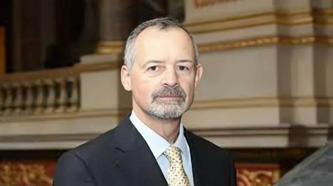 السفير البريطاني يروي قصة سقوط صنعاء