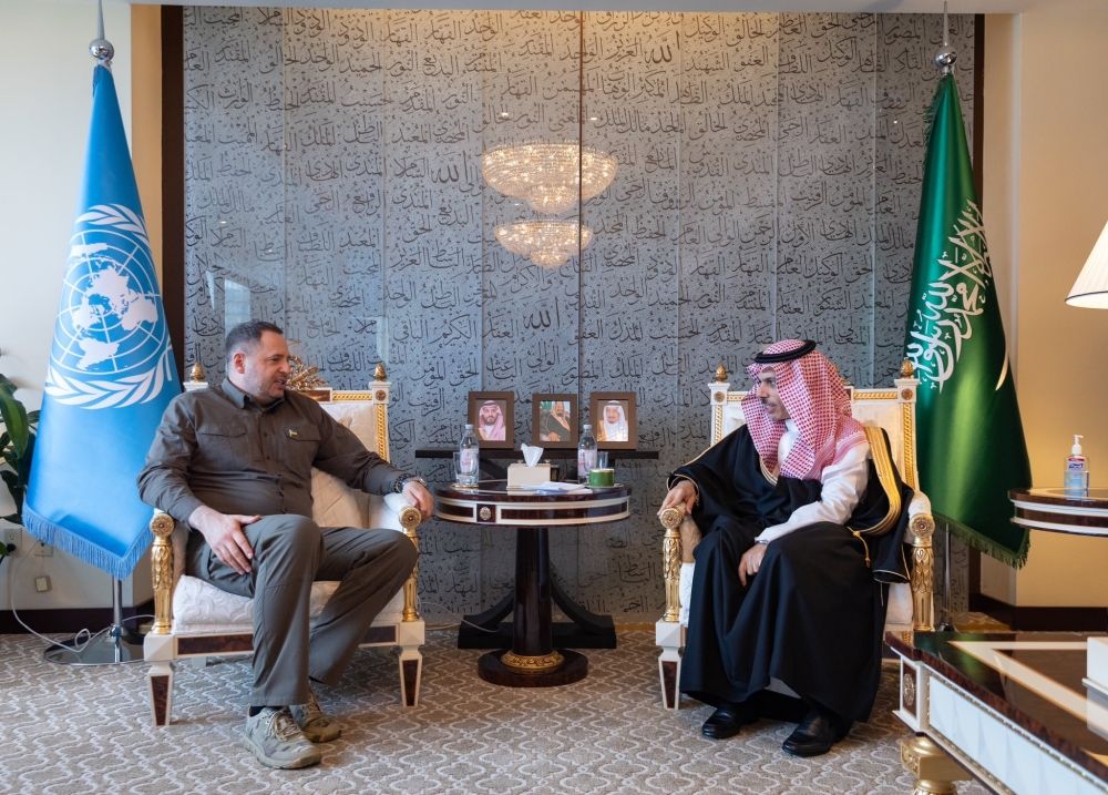 وزير الخارجية يبحث الأزمة الأوكرانية الروسية مع مدير مكتب "زيلينسكي"