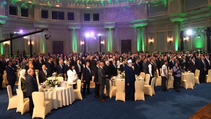 إضاءة البرج الأيقوني بعلم المملكة.. السفارة لدى مصر تحتفل باليوم الوطني