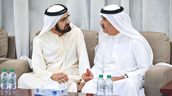 محمد بن راشد يعزي سعود المعلا في وفاة عبدالله بن أحمد المعلا