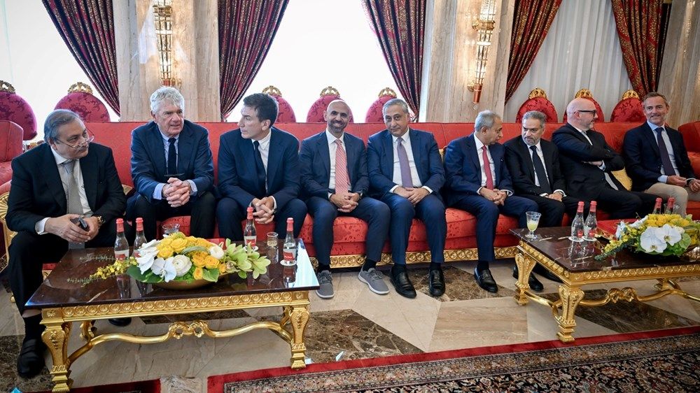 محمد بن راشد يلتقي رئيس مجلس إدارة مجموعة «HSBC» المصرفية وأعيان البلاد ورجال الأعمال والمستثمرين