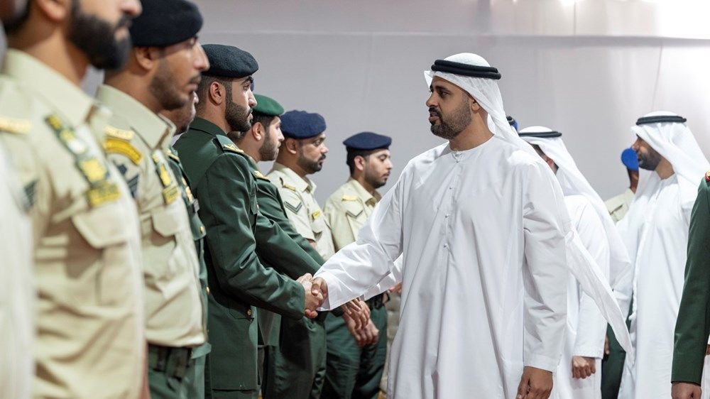 ذياب بن محمد بن زايد يقدم واجب العزاء في الشهيد نهيان المرزوقي