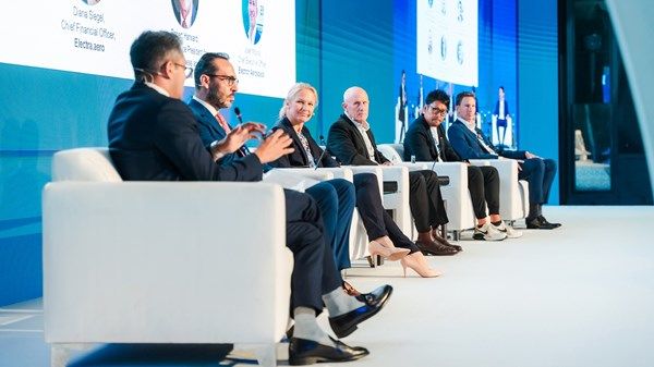 القمة العالمية لصناعة الطيران تفتح آفاقاً جديدة للنمو والابتكار