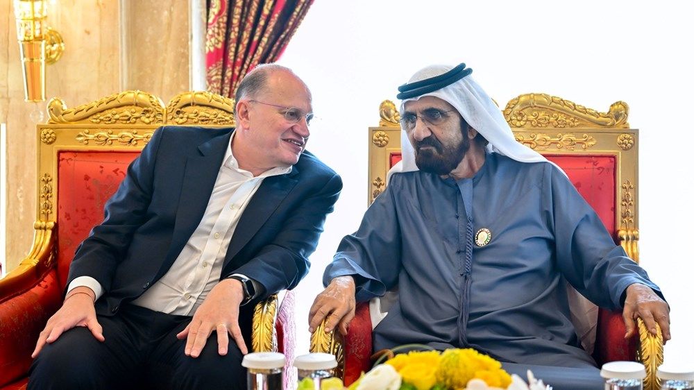 محمد بن راشد يلتقي رئيس مجلس إدارة مجموعة «HSBC» المصرفية وأعيان البلاد ورجال الأعمال والمستثمرين