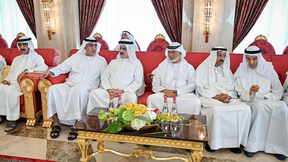 محمد بن راشد يلتقي رئيس مجلس إدارة مجموعة «HSBC» المصرفية وأعيان البلاد ورجال الأعمال والمستثمرين