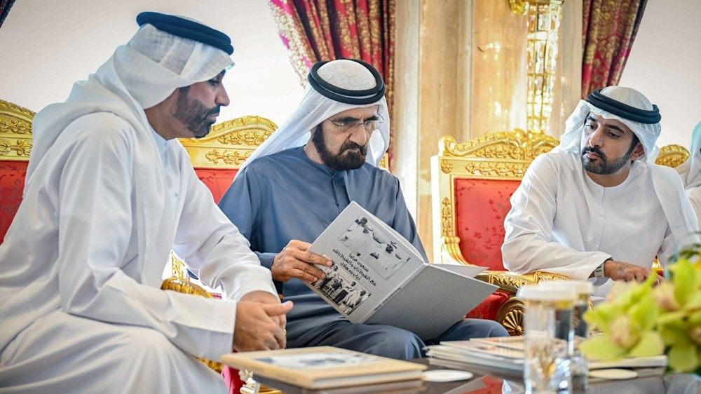 محمد بن راشد يلتقي رئيس مجلس إدارة مجموعة «HSBC» المصرفية وأعيان البلاد ورجال الأعمال والمستثمرين