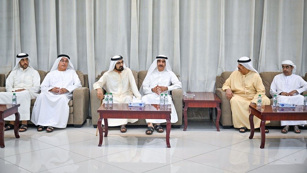 محمد بن راشد يعزي سعود المعلا في وفاة عبدالله بن أحمد المعلا