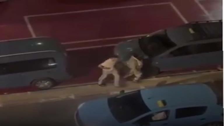 أجبرها على ركوب السيارة".. فيديو اختطاف فتاة وسط الشارع يثير ضجة بالمغرب