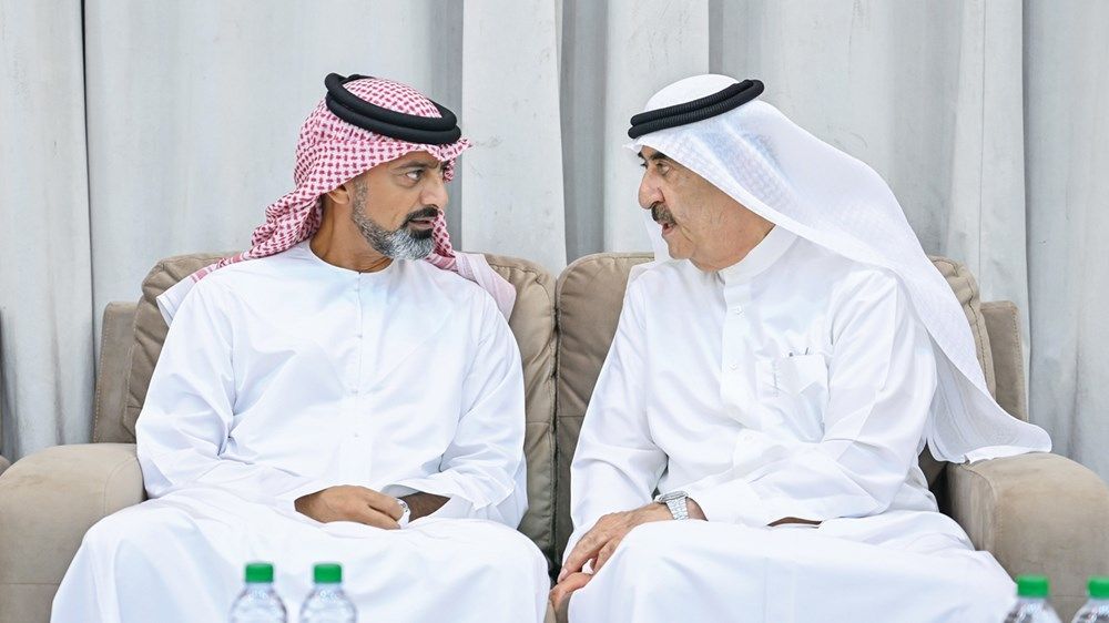 حاكم الشارقة والشيوخ يعزون حاكم أم القيوين في وفاة عبدالله المعلا
