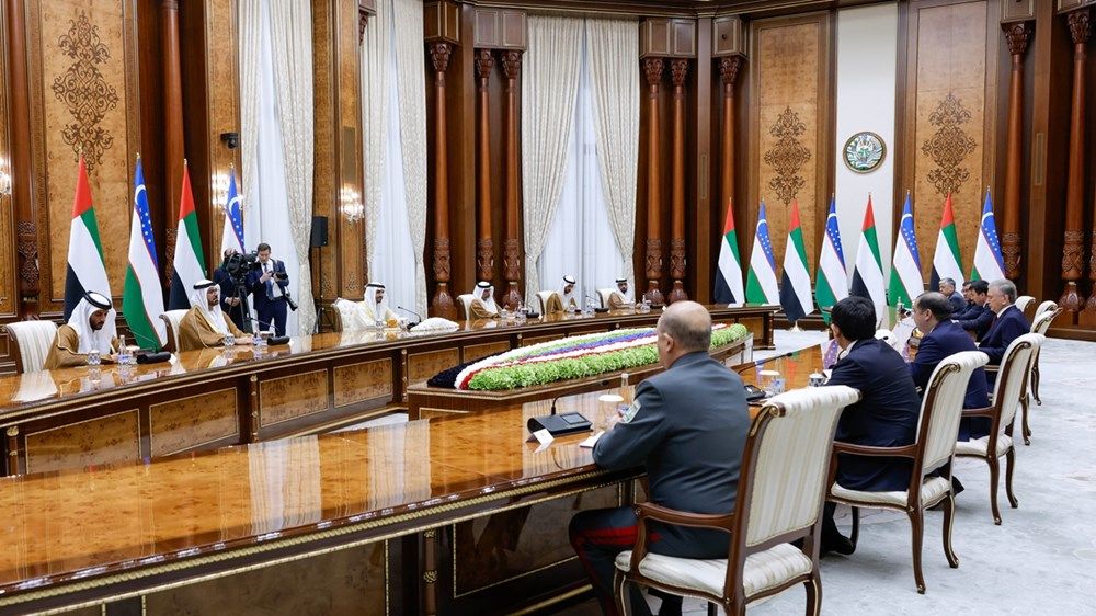 حمدان بن محمد ورئيس أوزبكستان يبحثان تعزيز علاقات الشراكة والتعاون