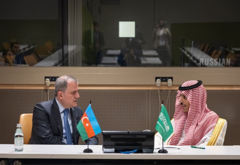 وزير الخارجية يوقع مذكرة مع نظيره الأذربيجاني بشأن تأشيرة الإقامة القصيرة