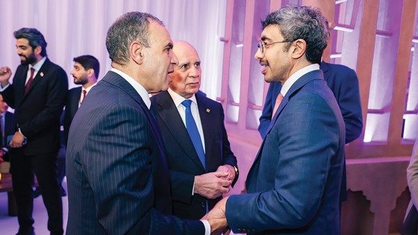 عبدالله بن زايد: ترسيخ التعاون والشراكة مع العالم