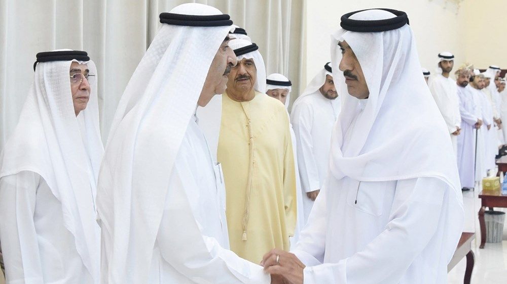 محمد بن راشد والشيوخ يعزون حاكم أم القيوين في وفاة عبدالله المعلا