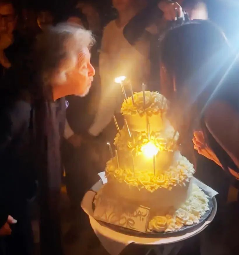 بالصّور- آل باتشينو يحتفل بعيد ميلاد صديقته وأمّ ابنه نور الفلّاح بحضور مشاهير