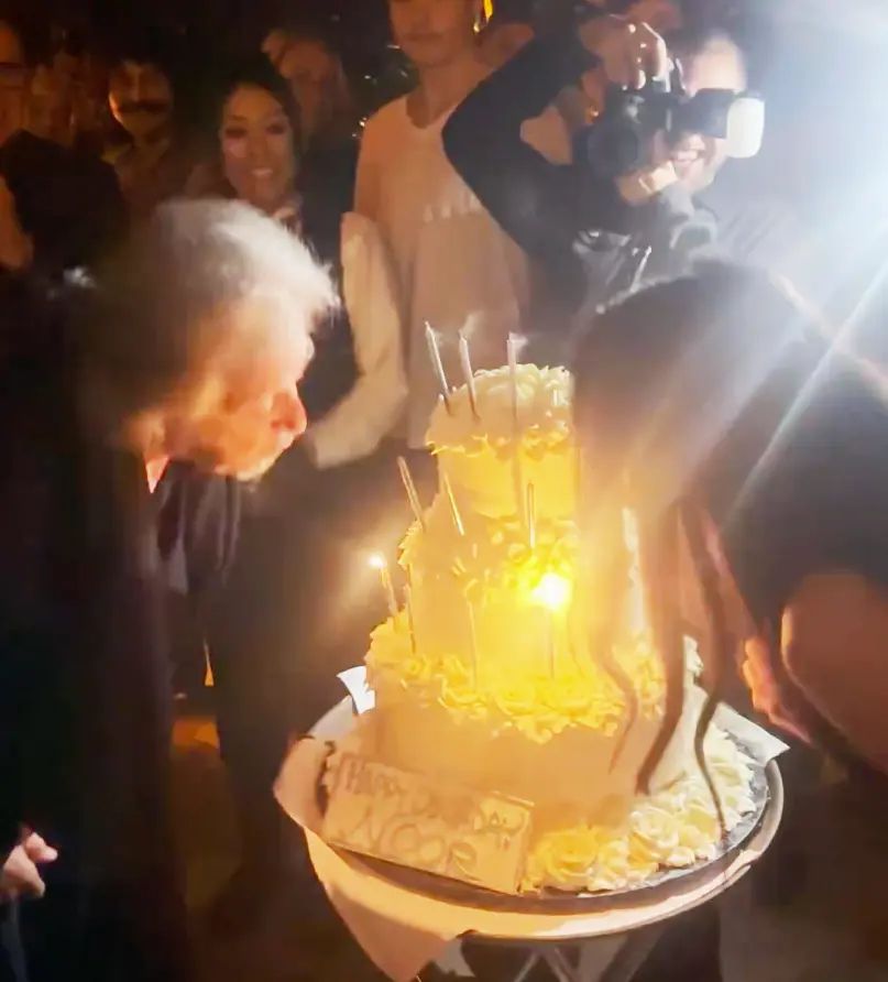 بالصّور- آل باتشينو يحتفل بعيد ميلاد صديقته وأمّ ابنه نور الفلّاح بحضور مشاهير