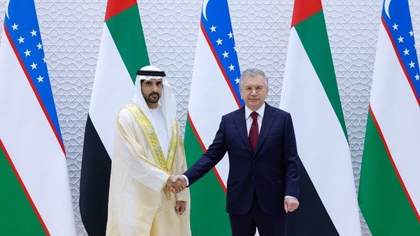 حمدان بن محمد يلتقي رئيس أوزبكستان ويشهد توقيع اتفاقيات ثنائية