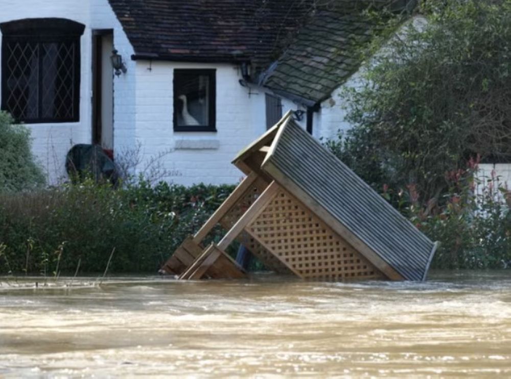 الأمطار الغزيرة تُغرق أجزاء من بريطانيا خلال ساعات