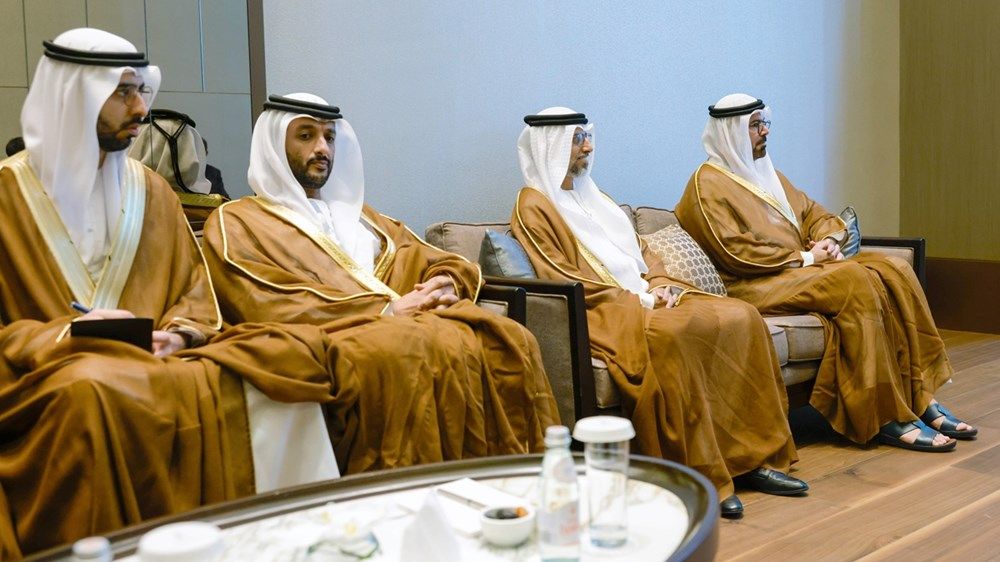 حمدان بن محمد يستعرض مع نائب رئيس وزراء أوزبكستان تطور علاقات البلدين وسبل تعزيزها