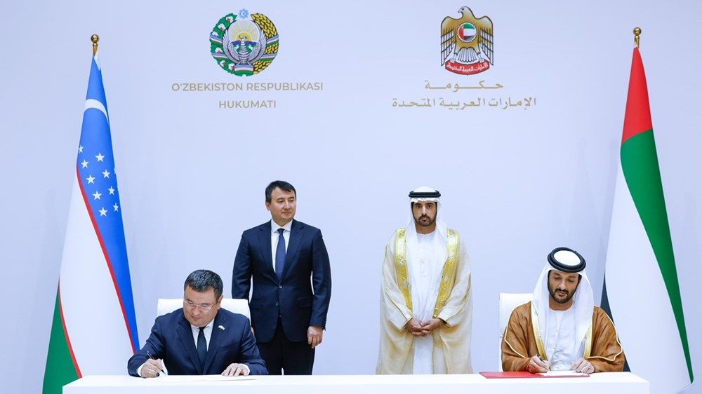 حمدان بن محمد يلتقي رئيس أوزبكستان ويشهد توقيع اتفاقيات ثنائية