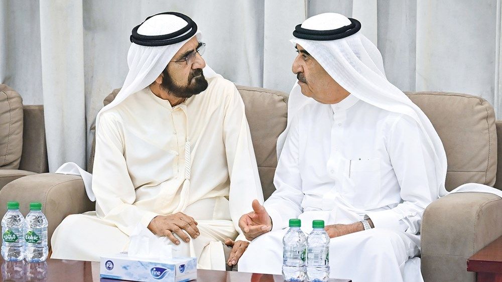 محمد بن راشد والشيوخ يعزون حاكم أم القيوين في وفاة عبدالله المعلا