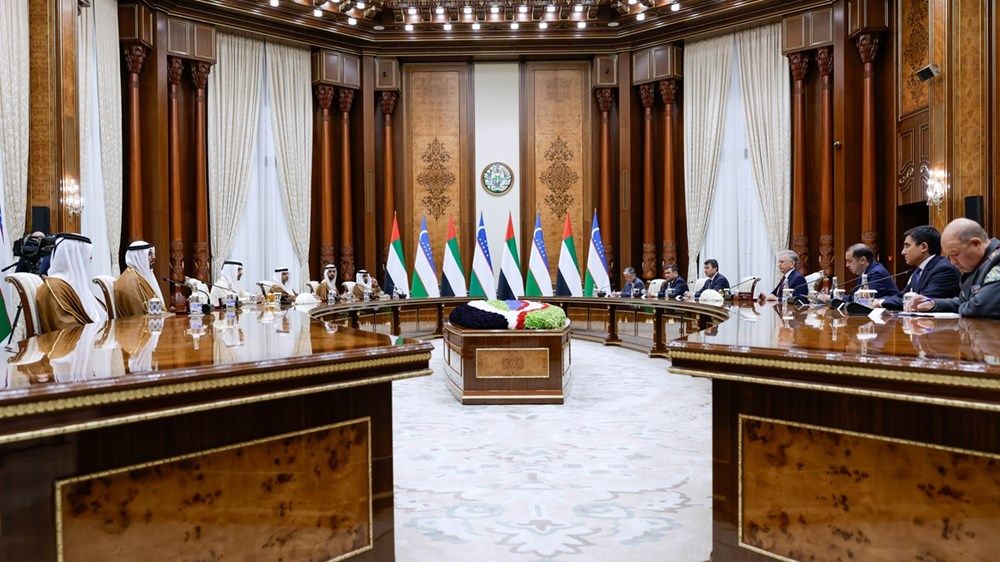 حمدان بن محمد ورئيس أوزبكستان يبحثان تعزيز علاقات الشراكة والتعاون