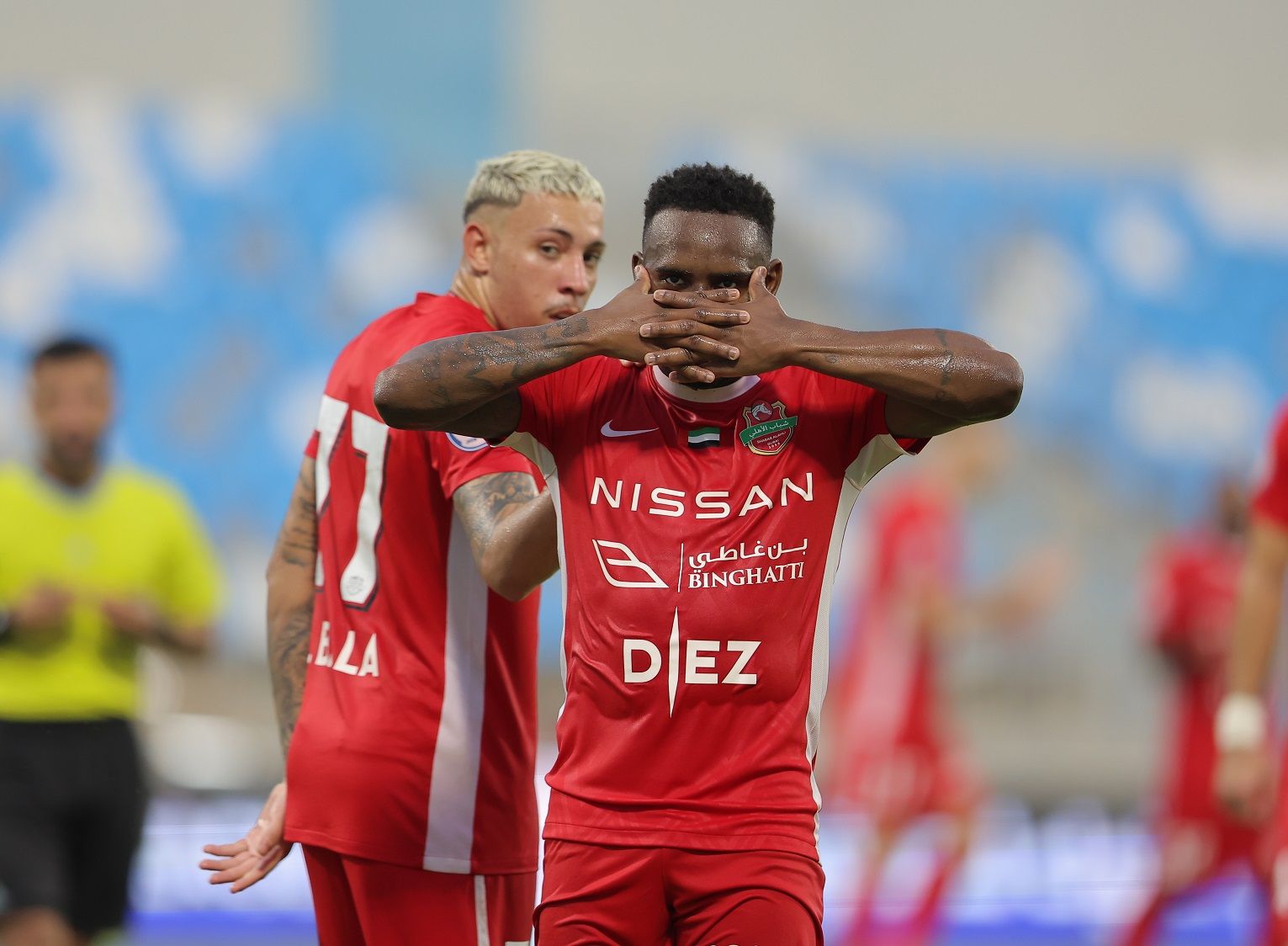 الامارات | شباب الأهلي يزاحم الشارقة في صدارة الدوري.. وعجمان يتذوق طعم الانتصار