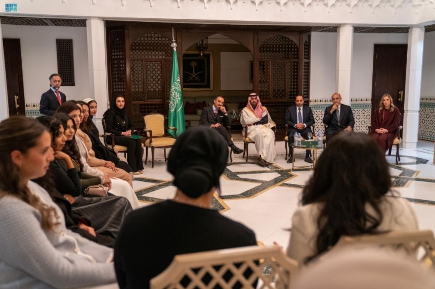 وزير الثقافة: القيادة الرشيدة تدعم تنمية القدرات البشرية في كل المجالات