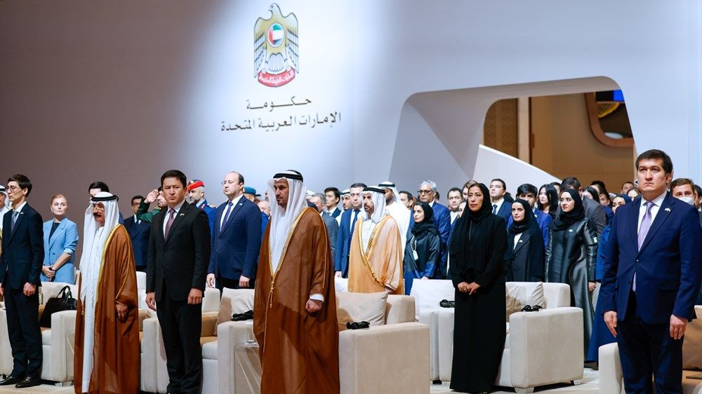 حمدان بن محمد يشهد جانباً من أعمال خلوة التبادل المعرفي الحكومي بين الإمارات وأوزبكستان