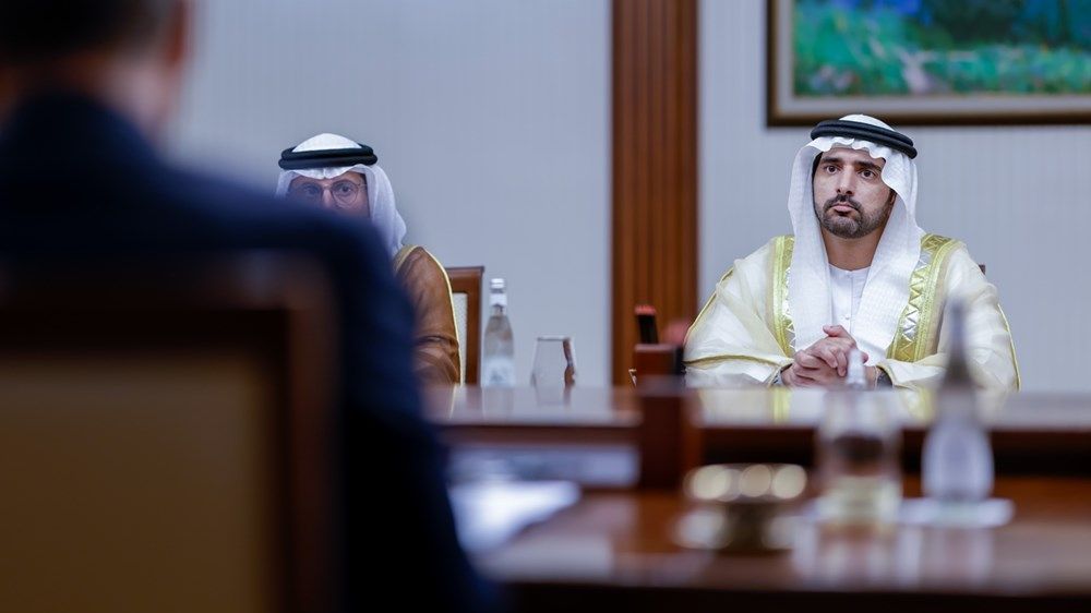 حمدان بن محمد يلتقي رئيس وزراء أوزبكستان