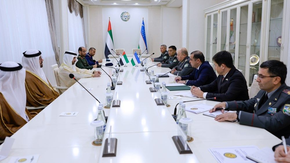 حمدان بن محمد يبحث مع وزير الدفاع الأوزبكي سبل تعزيز التعاون المشترك