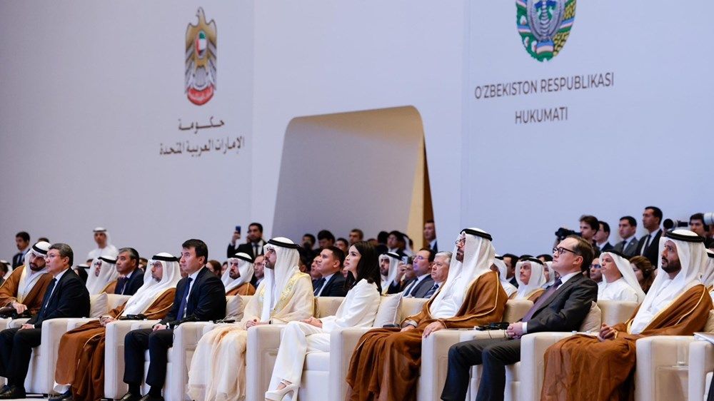 حمدان بن محمد يلتقي رئيس وزراء أوزبكستان ويشهد توقيع مذكرة تفاهم بين البلدين