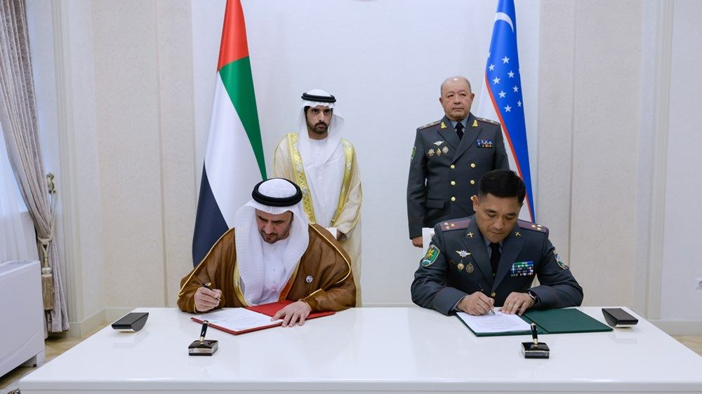 حمدان بن محمد يبحث مع وزير الدفاع الأوزبكي سبل تعزيز التعاون المشترك