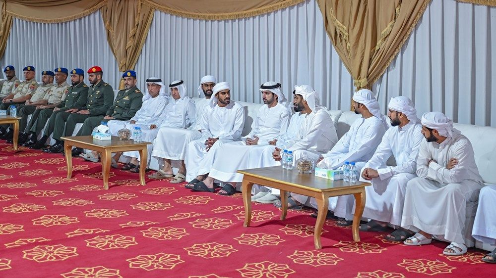 حمدان بن محمد يقدم واجب العزاء في شهداء الوطن