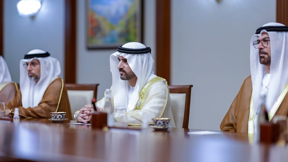 حمدان بن محمد يلتقي رئيس وزراء أوزبكستان